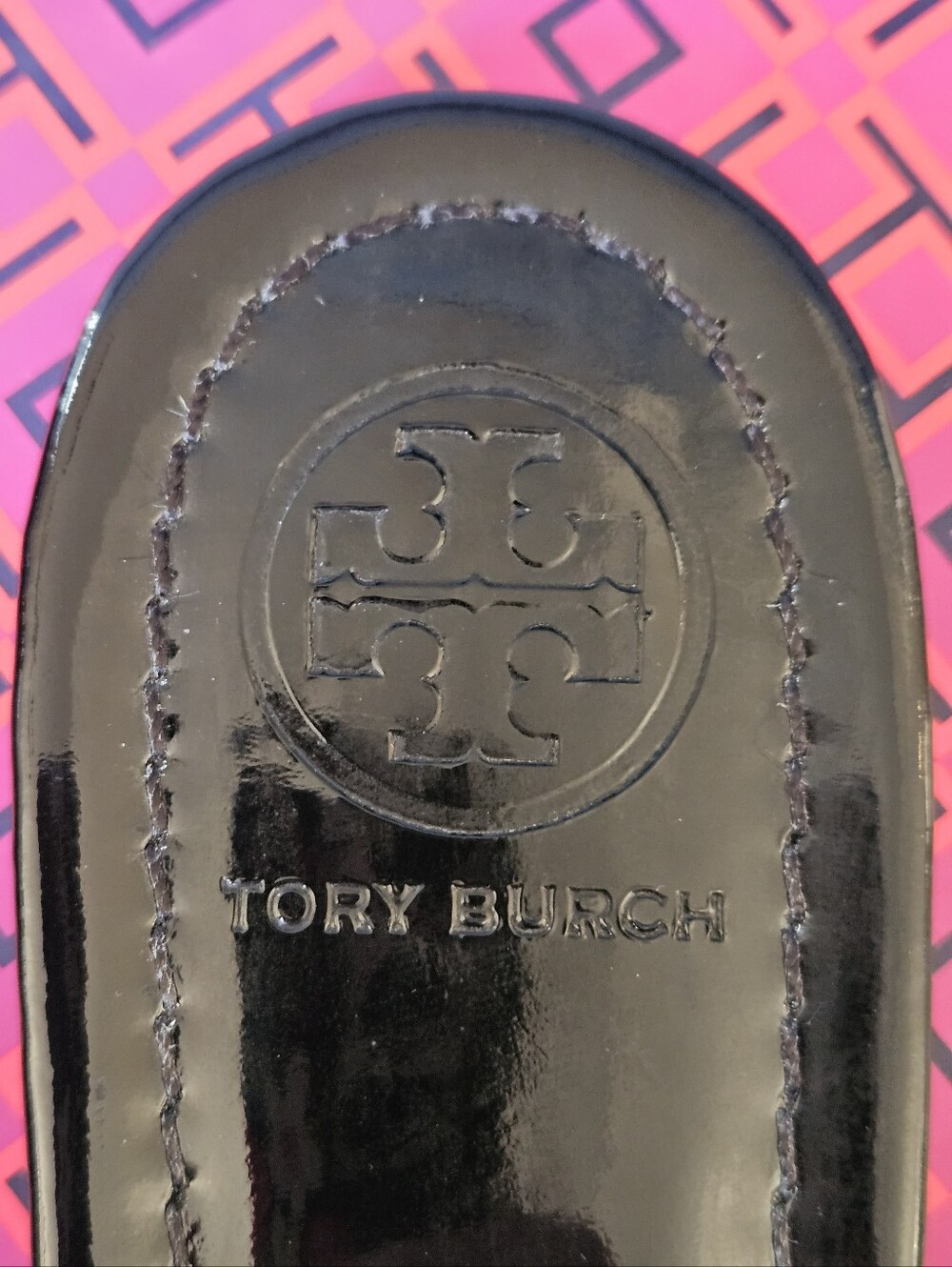 Tory Burch Miller Thong Sandal, Black Patent Size 8 - Picture 9 of 9